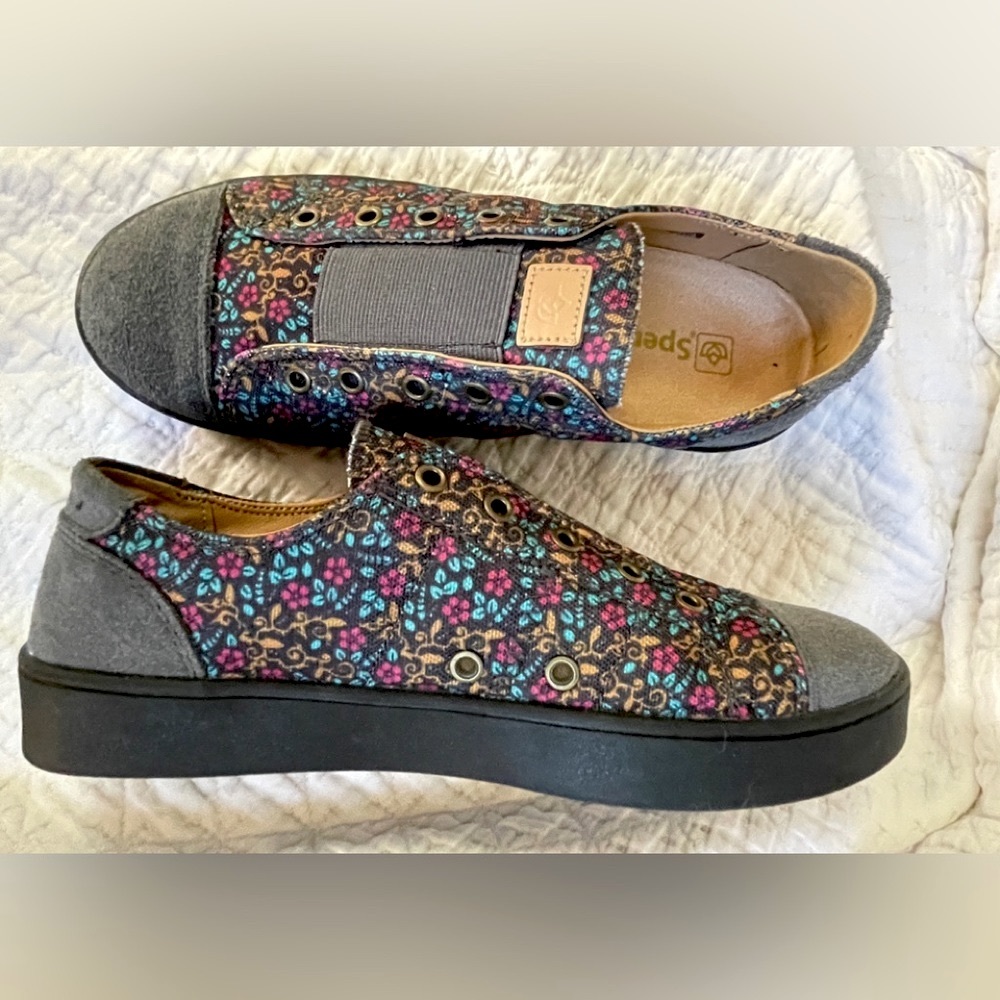 Spenco laceless floral print slip on shoes 7.5 W